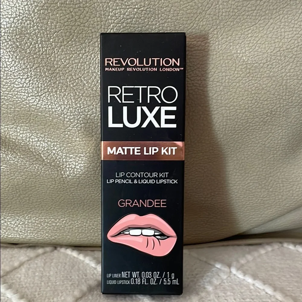 NIB Revolution Retro Luxe Matte Lip Kit - Grandee - Picture 1 of 2